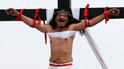 Shocker Catholic Devotees Nailed To Cross In Philippines Vanguard News