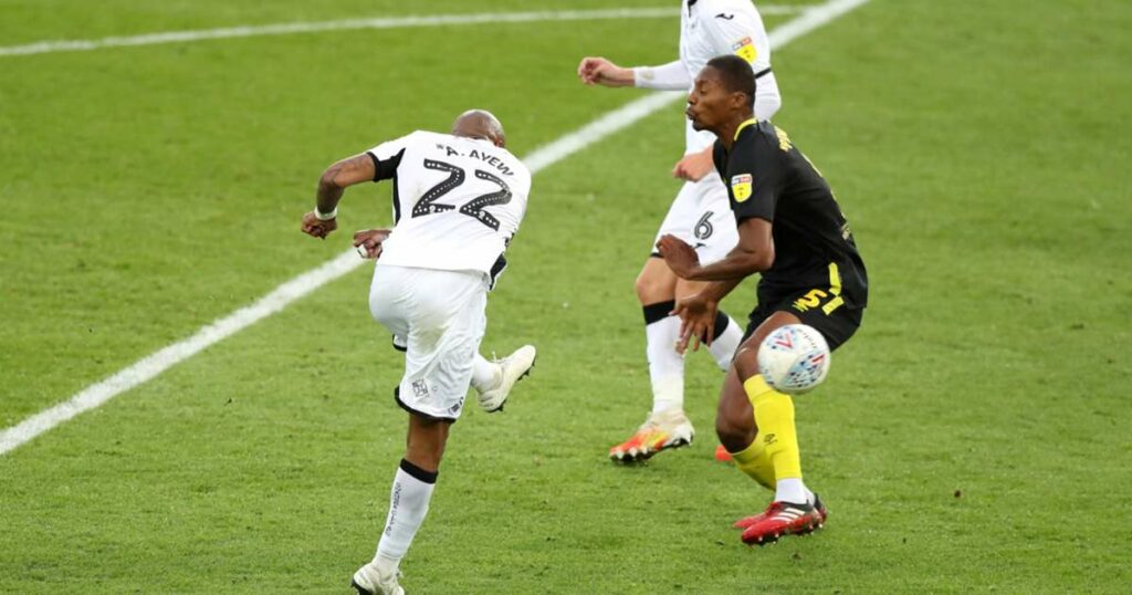 Ayew scores spectacular strike to give Swansea play-off advantage 